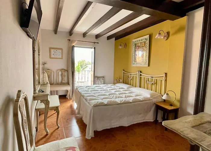 Rural La Pena Casares Ла-Ревилья