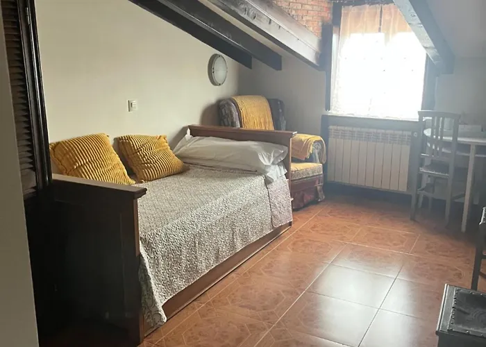 Rural La Pena Casares Ла-Ревилья