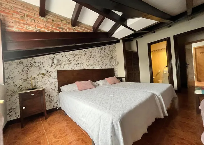 Rural La Pena Casares * Ла-Ревилья