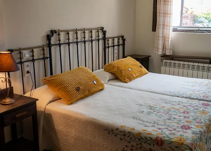 Rural La Pena Casares * Ла-Ревилья